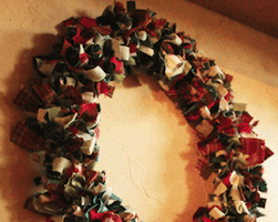 DIY Cloth Scrap Wreath